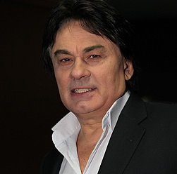 Александр Серов