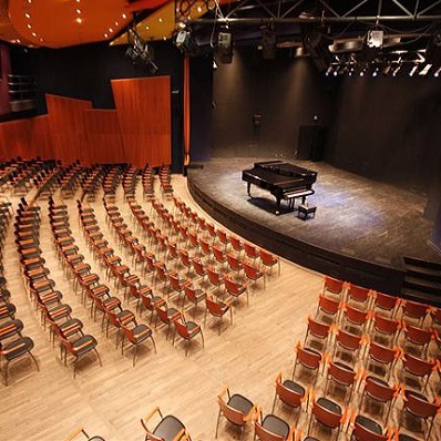 Стадион-проведения событий Концертный зал имени Ватрослава Лисинского