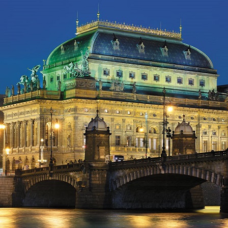 Стадион-проведения событий The National Theatre