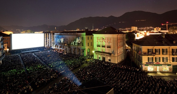 Стадион-проведения событий Piazza Grande