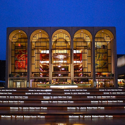Стадион-проведения событий Метрополитен-опера (Metropolitan Opera)